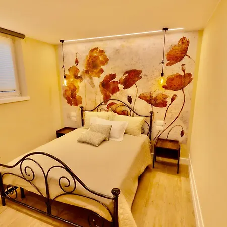 Rebecca House, Appartement