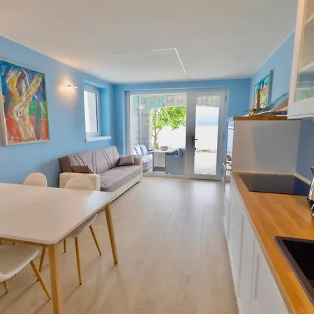 Rebecca House, Appartement *